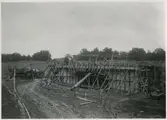 Förberedelse för dubbelspår linjen Järna-Katrineholm.
Bron vid Björnlunda prästgård.