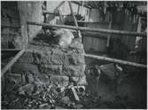 Spåntning och grundgrävning för tillbyggnad av kulvert över Stenhammarsån. På linjen mellan Flen - Sköldinge
