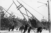 Elektrifieringsarbete på linjen strax söder om Hasselfors station.