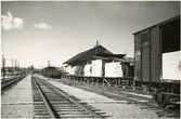 Lastplats vid Vallsta station. Till höger SJ Gsh 27806.