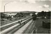 Bangården i anslutning till Lörstrand station. Till vänster skymtas Lörstrand sågverk.