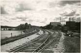 Bangården vid Skästra station.