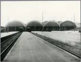 Plattformar och banhall vid Malmö centralstation.
