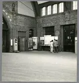 Telefon och informationsplats på Malmö Centralstation.