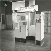 Fotoautomat i väntsalen på Nässjö station.