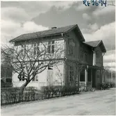 Stationshuset från gatusidan, efter renoveringen.