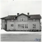 Stationshuset från gatusidan.