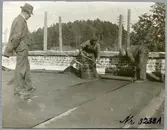 Takläggning i Tumba.