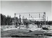 Kraftleverantörens transformatorstation. Ort okänd.