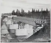 Järnvägsbro, sedermera landsvägsbro vid Krylbo.