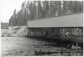 Västra landfästet på järnvägsbron vid Kolforsen.