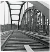 En ny bro anläggs över Skellefteälven på linjen mellan Karsbäcken och Kusfors längs norra stambanan.