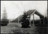 Gångbron över bangården i Stenungsund.