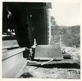 Volvo räls- och landsvägsbuss vid flänssmörjapparat.