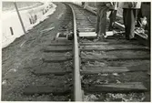 Banarbete efter urspårning av tåg 93, Nordpilen, på sträckan mellan Simeå och Undersvik 1956-03-27.