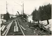 Pågående bärgning efter olyckan då tåg 93, 'Nordpilen', spårade ur i Granbo.
