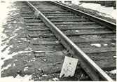 Del av bangården efter olyckan 1956-03-29 då tåg 93, 'Nordpilen, spårade ur vid Granbo station.