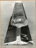 Delar av räl efter rälsbrott vid Getå den 30/5 1959.