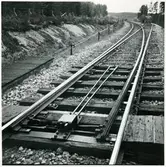 Järnvägsspår med fjädrande växeltungor.