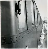 Detaljbild på fönster i personvagn.