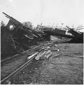 Vagnar och växel efter tågolycka.