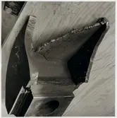 Detaljbild på sprickor i fästen på drivmotorerna Statens Järnvägar, SJ Ra 847.