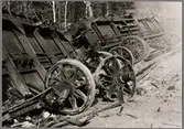 Godsvagnar som har vällt mellan Gastsjön och Kälarne i Jämtland på 1920-talet.