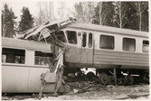 Statens Järnvägar, SJ YBo6 1066 har kört in i SJ Yo1s 620 vid Hinsnorets station mars 1957.