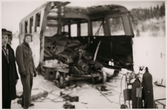 Skador på rälsbuss Statens Järnvägar, SJ Yo1s 620 efter olycka vid Hinsnorets station mars 1957.