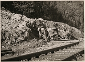 Röjningsarbete efter jordskred i närheten av Straumsnes på linjen mellan Riksgränsen och Narvik augusti 1937.