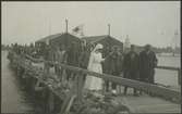 Invalidtransporter över Torne älv.
På begäran av de krigförande makterna och genom förmedling av Svenska Röda Korset igångsattes i augusti 1915 utväxling av krigsinvalider genom Sverige. Invalidutväxlingen pågick med några korta uppehåll till i januari 1918 och under denna tid befordrades 65 509 ryska, tyska, österrikiska, bulgariska och turkiska invalider och sjuka krigsfångar.