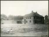 Södertälje södra. Stationen tillkom 1921 då det nya dubbelspåret mellan Östertälje och Ström via den nya stationen togs i bruk och det gamla enkelspåret över Saltskog slopades. Namnändrad till Södertälje hamn 1995-01