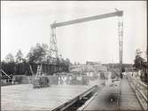 Färdigställande av klaffbron över Södertälje kanal.