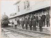 Korsnäs station år 1911. Bakre raden, andre man från höger räknat: Per Erik Andersson.