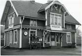 Station anlagd 1902. Tvåvånings stationshus i trä.