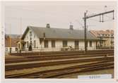 Arlöv station 1971. Statens Järnvägar, SJ. Stationen anlades 1871. På 1970-talet flyttades trafiken till Burlövs station och då revs Arlövs station. Banan elektrifierades 1933.