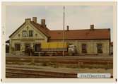 Staffanstorp station 1971. Lund - Trelleborgs Järnväg, LTJ. Stationen öppnades 1875. Stationshuset byggdes 1875, byggdes ut 1892 och moderniserades 1945. Gick över till Statens Järnvägar, SJ1940. Stationen lades ner 1960.
