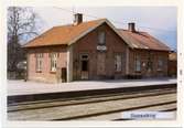 Stationen byggd 1894.Stationshuset byggt 1896. Tillbyggdes 1920. Namnet var före 1908 Qviinge.Stationshuset är numera privatbostad