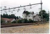 Station anlagd 1874. En- och enhalvvånings stationshus i sten, nybyggt efter en eldsvåda 1880, samt tillbyggt 1902.