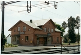 Litet envånings stenhus lika Gistadtypen .Stationen anlades 1873. En- och enhalvvånings stationshus i tegel.