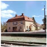 Station anlagd 1913. Tvåvånings stationshus i trä.