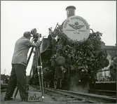 Fotograf Flood vid invigningståget, Statens Järnvägar, SJ S 1247 vid Kristianstad station.