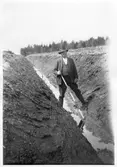 Arbetare vid paralelldike i mosse vid 19/100.