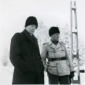 Sektionsingenjör Wiklund och schaktmästare Palm vid dubbelspårsbygget på linjen mellan Finnerödja och Laxå.