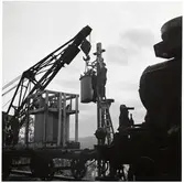 Elektrifieringsarbete på linjen mellan Stöde och Nedansjö. Montering av sugtransformator.