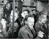 Allieade krigsfångar ombord på tåg under krigsutväxling.