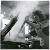 Matberedning ombord på barnevakueringståg från finland, mars 1944.