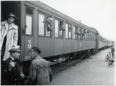 Danska flyktingar på hemresa. Statens Järnvägar, SJ C0 1268.