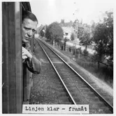 Bergstedt på inspektionsresa till olyckan i Väsby 1943 då en postvagn pulvriserades.