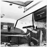 Interiör från en krockskadad buss.